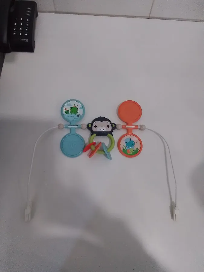 Móbile com pequenas marcas de uso Móbile com pequenas marcas de uso