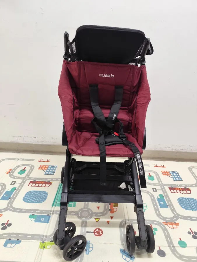 Carrinho de Bebê Super Compacto Nano Vinho