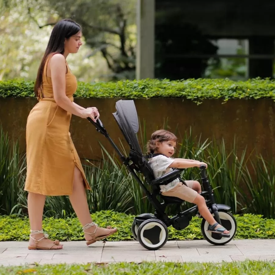 Kit Passeio no Parque: Carrinho Triciclo Evolution Dobrável + Tapete Emborrachado Dobrável Carrinhos Kiddo